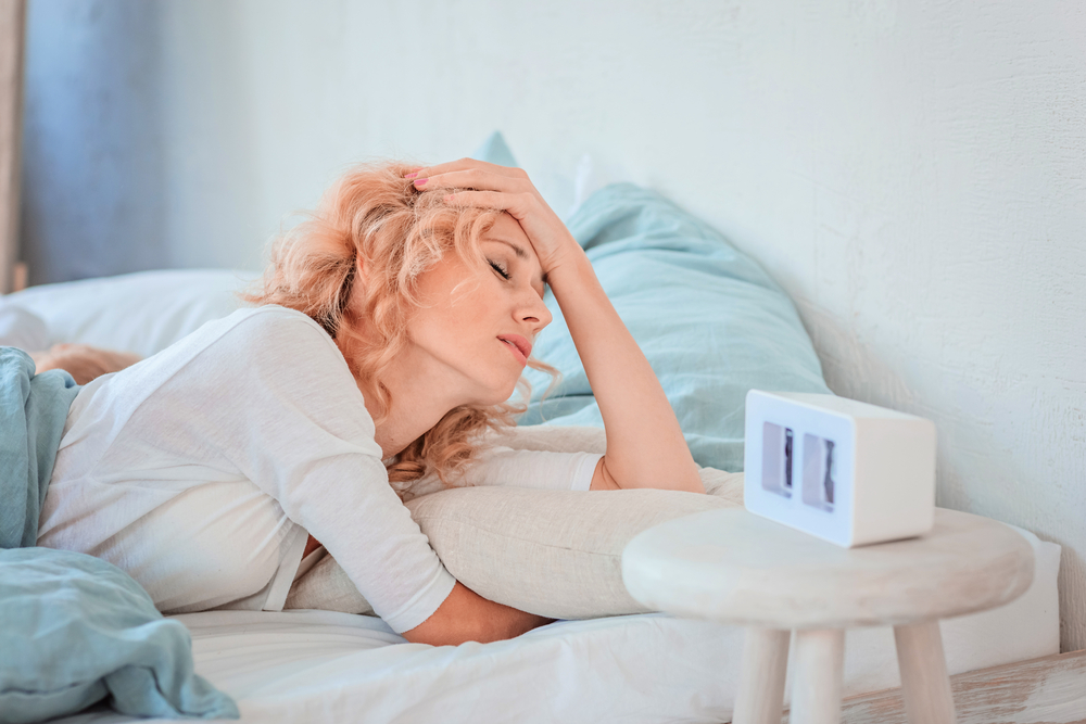 Wie man Schlaflosigkeit behandelt und Schlafprobleme loswird