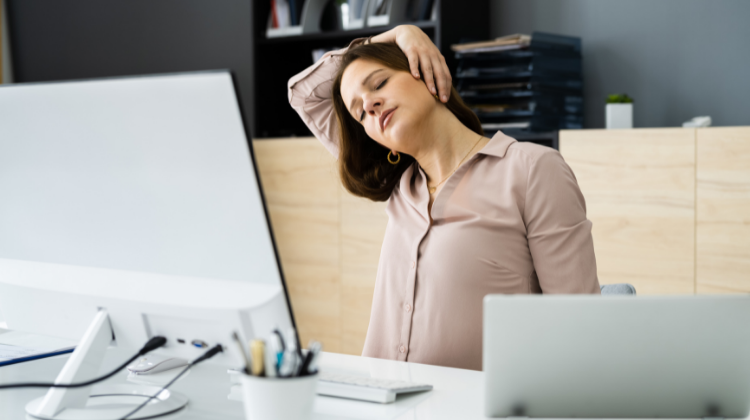 Aktive Dehnübungen im Büro