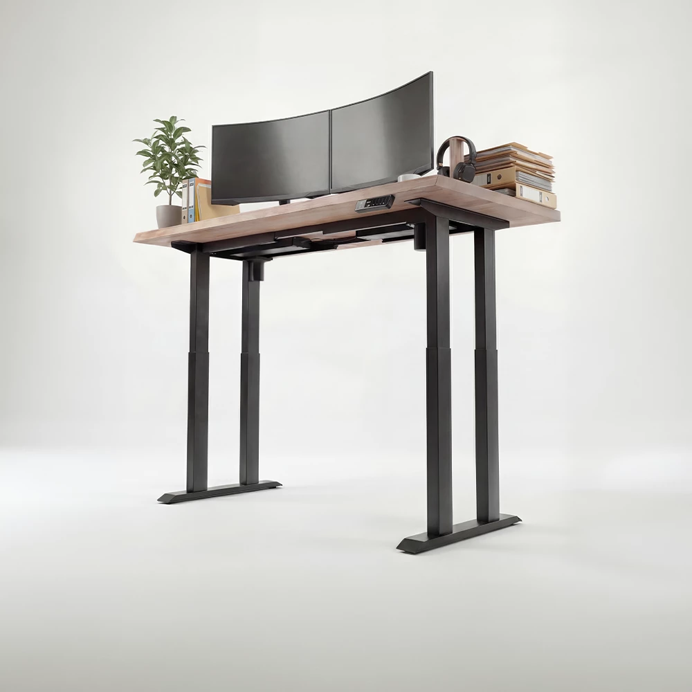 Liftor Rock mit zwei Curved-Monitoren und komplettem Setup
